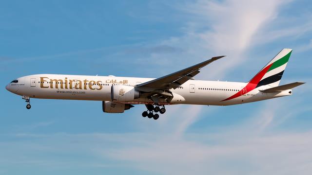 A6-ENZ::Emirates Airline